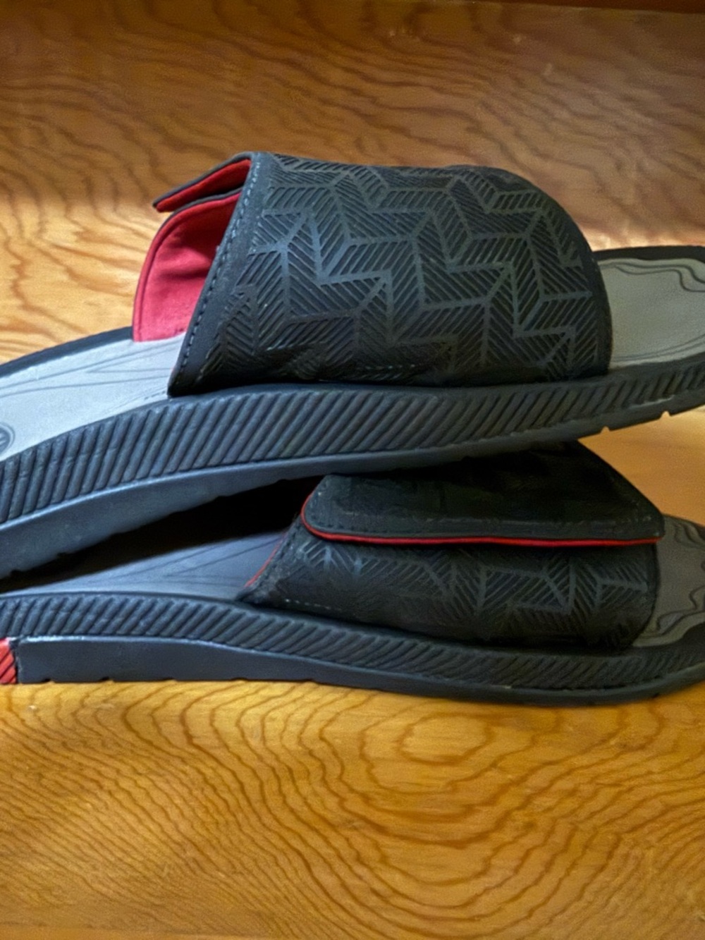 OluKai 'Awiki 'Olu - Black / HLA - Men's Slip-On Slide Sandals, Black w/Red (M9)
